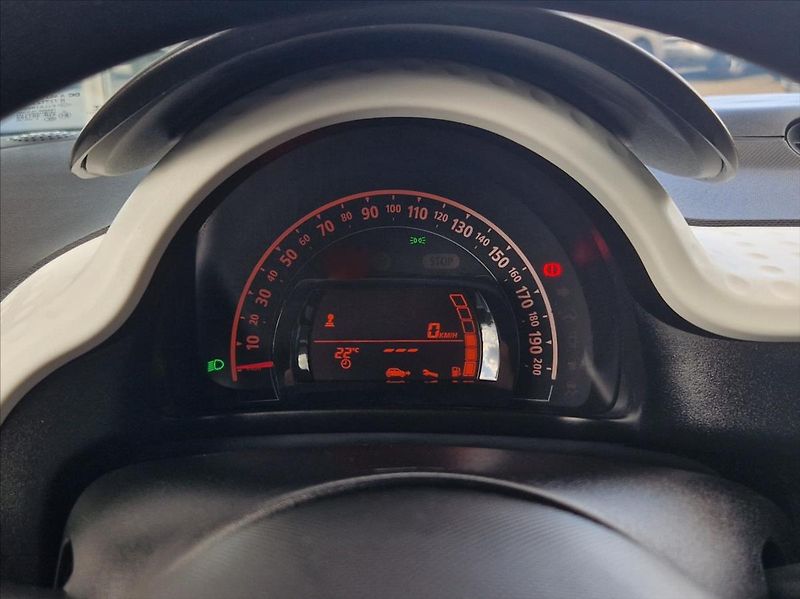 Renault Twingo 1,0 i 54kW SENZORY TOPSTAV - fotka 24 z 35