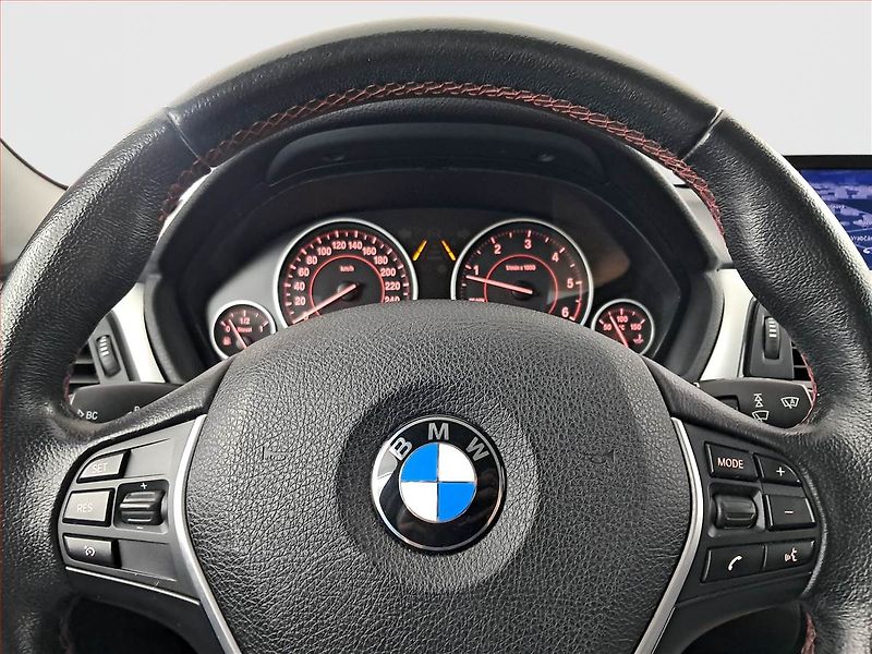 BMW Řada 3 (2012) 320 d, Automat, Serv.kniha - fotka 17 z 18