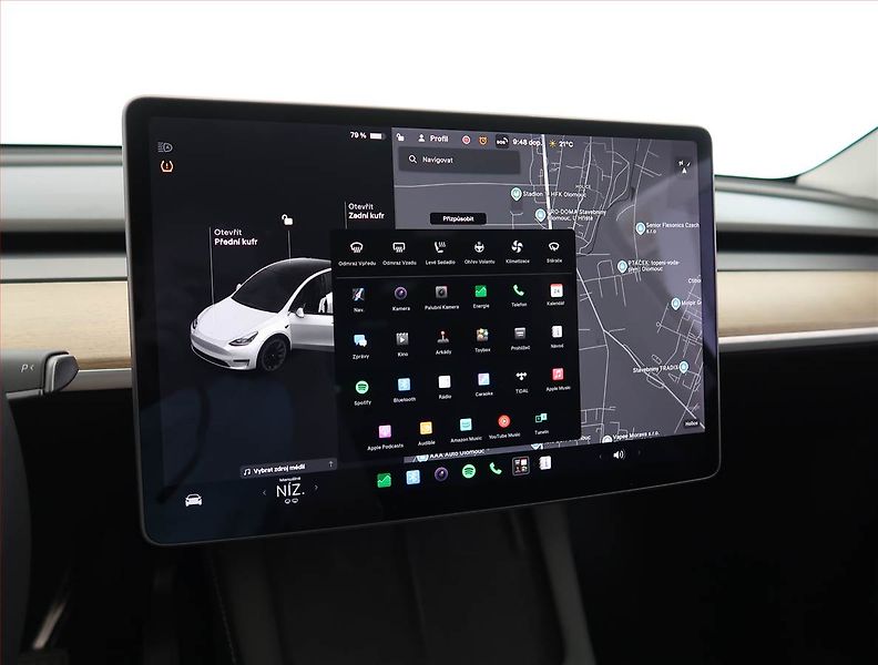 Tesla Model Y (2021) Long Range AWD 75kWh, SoH 91% - fotka 17 z 33