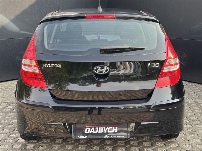 Hyundai i30 1,4 i Trikolor Plus ČR - fotka 8 z 26