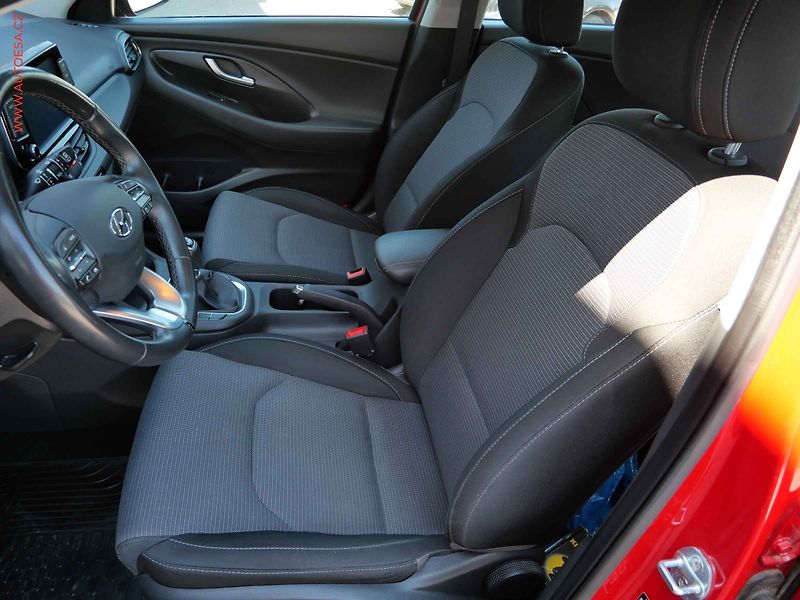 Hyundai i30 (2020) 1.5 DPi, ČR, servis.kniha, AC - fotka 9 z 20