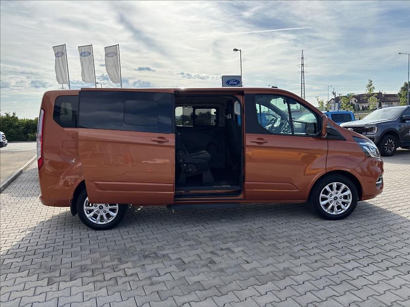 Ford Tourneo Custom 2,0 mHEV 136kW Titanium L2 - fotka 13 z 41
