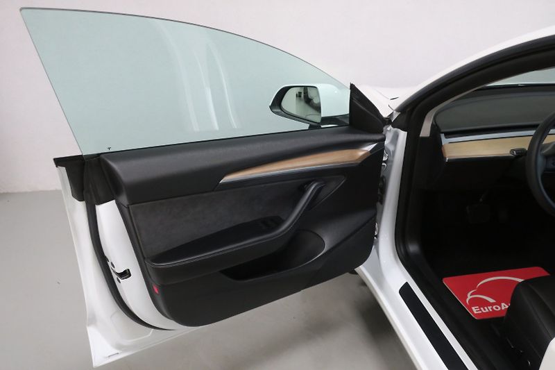 Tesla Model 3 (2023) Long Range Dual Motor SOH 97% - fotka 11 z 48