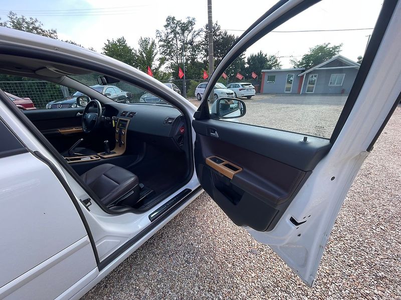 Volvo V50 1.6D 80kW*KŮŽE*VÝHŘEV*HANDSFRE - fotka 20 z 30