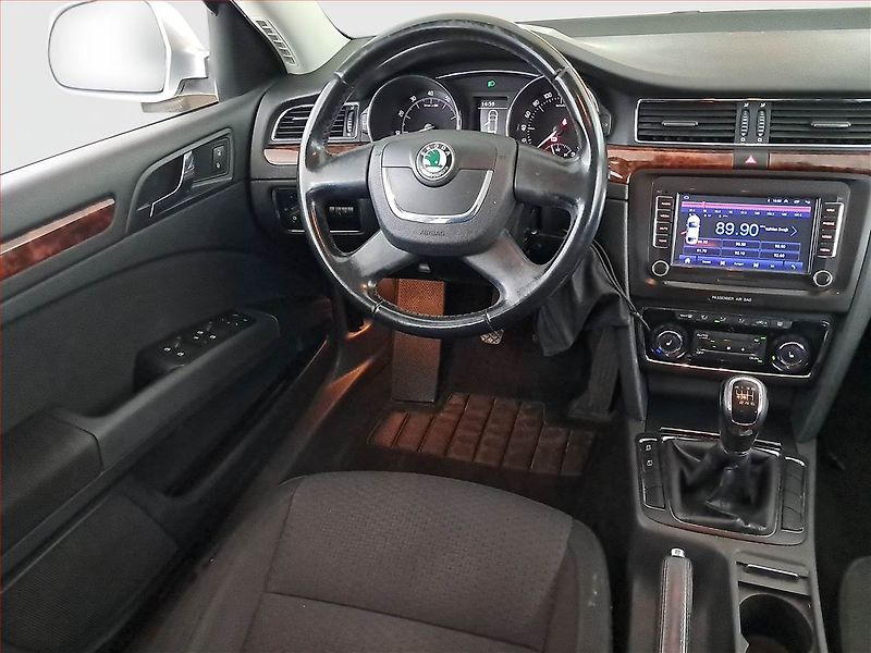 Škoda Superb (2010) 1.4 TSI, Navi, Xenony - fotka 7 z 23