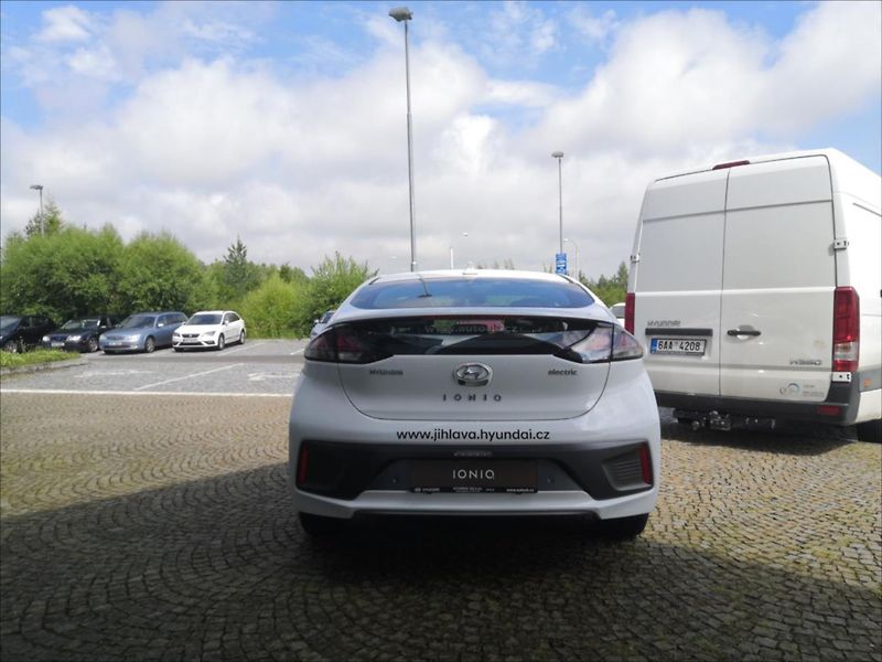 Hyundai Ioniq EV SMART EFFICIENCY - fotka 5 z 9