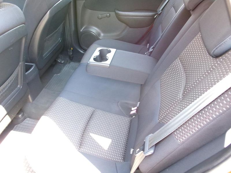 Hyundai i30 (2009) CW 1.6 CRDi KOUPENO ČR - fotka 7 z 10