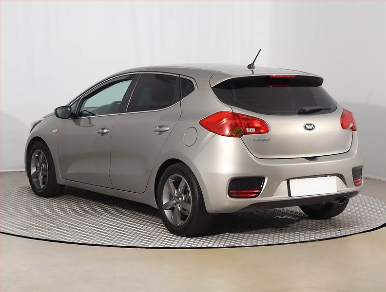Kia Ceed (2016) Silver 1.4 CVVT, Serv.kniha - fotka 4 z 15
