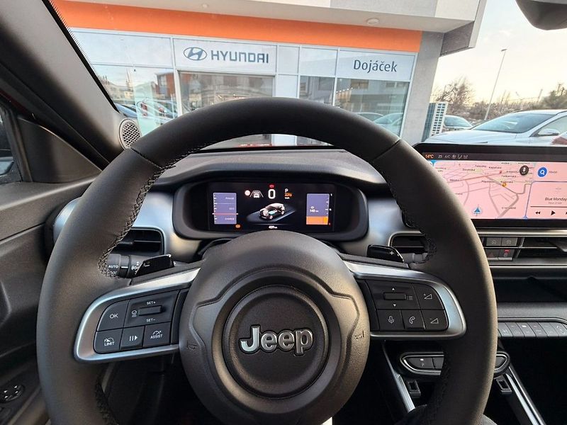 Jeep Avenger 4xe Upland 1.2 Turbo e-Hybrid - fotka 15 z 18