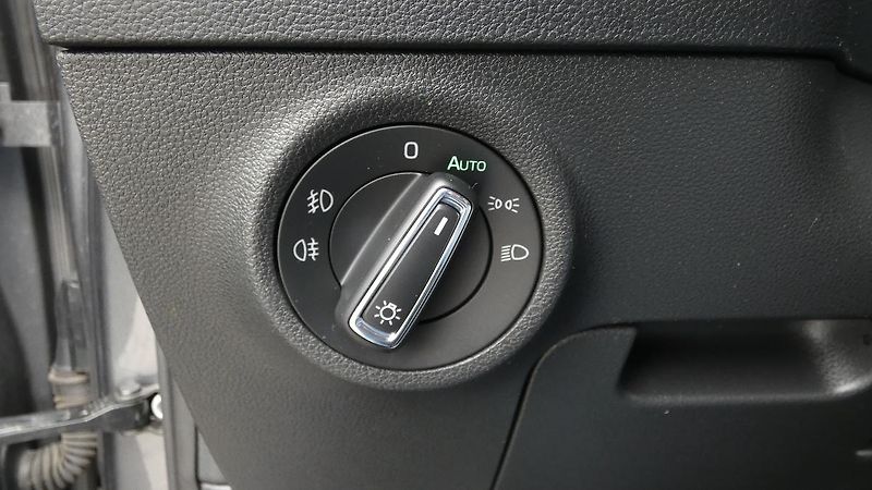 Škoda Karoq 2.0 TDI 110 kW Style 4x4 DSG - fotka 9 z 24