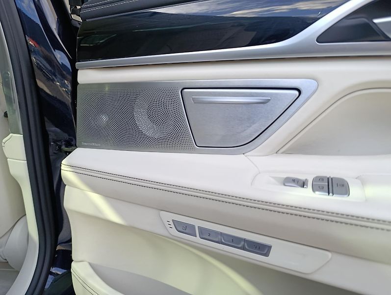 BMW Řada 7 750Li xDRIVE ČR 1.MAJ DPH - fotka 39 z 47