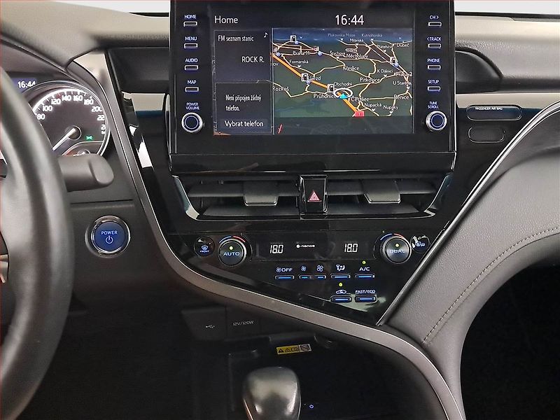 Toyota Camry (2023) Executive 2.5 Hybrid - fotka 12 z 19