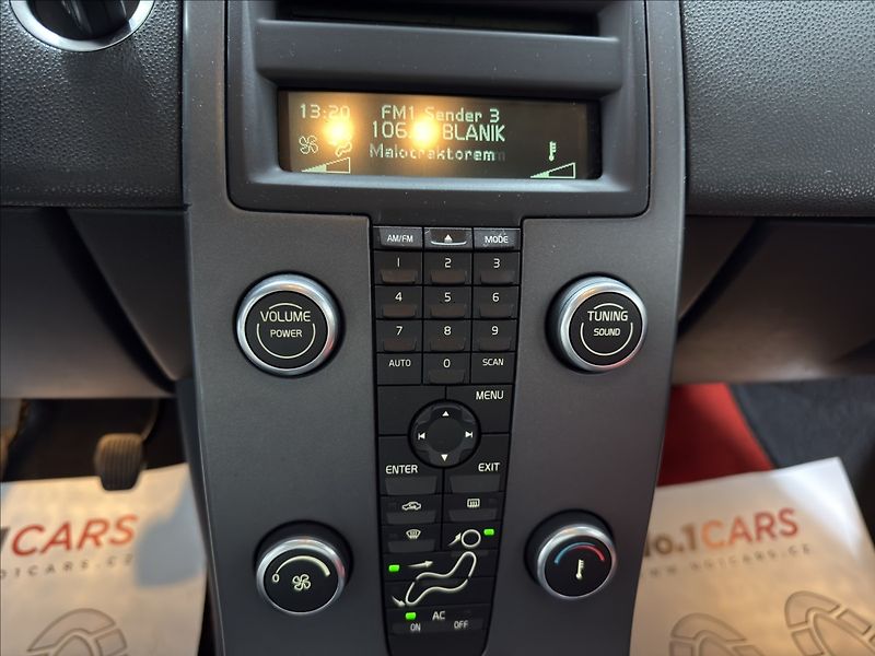 Volvo C30 1,8   i KLIMATIZACE SERVIS ALU - fotka 10 z 19