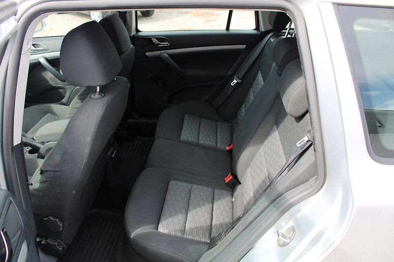 Škoda Octavia (2013) 1,6TDI KLIMA EL.OKNA TEMPOMAT - fotka 10 z 16