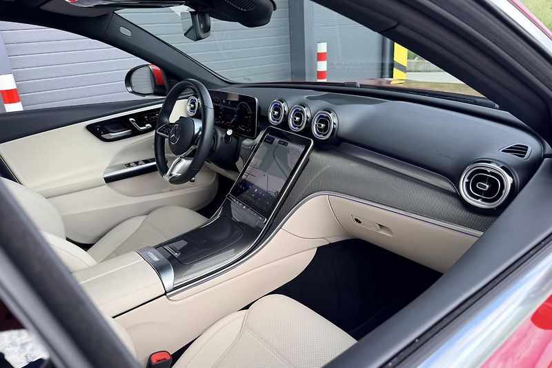 Mercedes-Benz Třídy C (2024) C 300 de 4Matic EQ - fotka 39 z 100