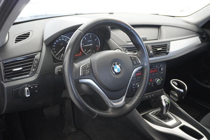 BMW X1 2.0D 160 kW XDRIVE AUTOMAT - fotka 13 z 27