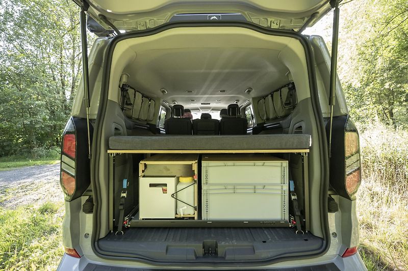 Ford Tourneo Custom 2.0 EcoBlue 125 kW 4x4 - fotka 37 z 53