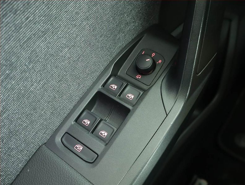 Seat Arona (2023) Xperience 1.0 TSI, Serv.kniha - fotka 15 z 15