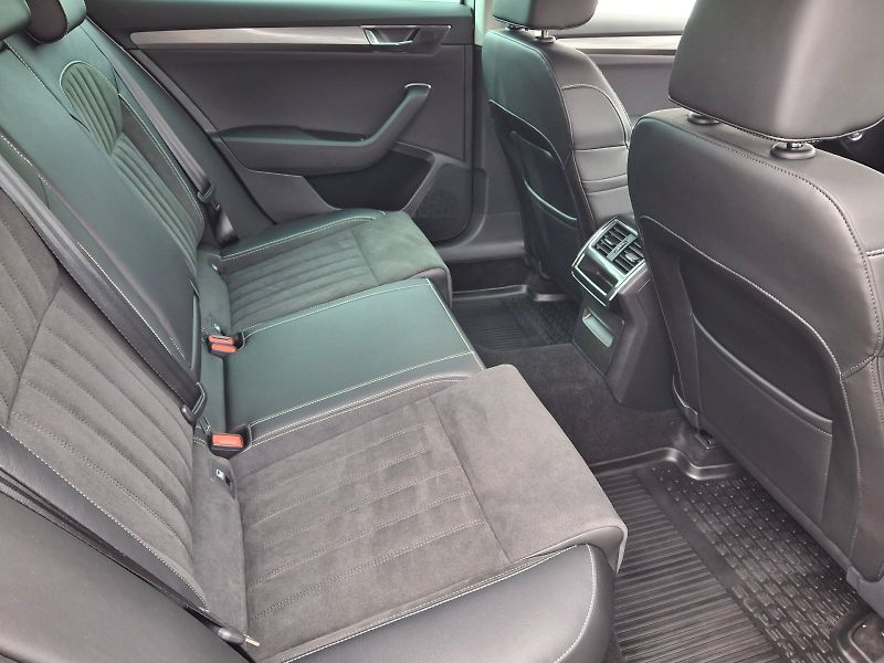 Škoda Superb (2024) Combi iV Style Plus Top 1,4TSi - fotka 14 z 34