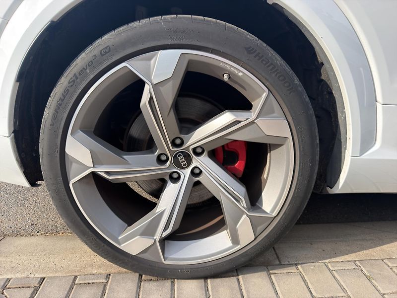 Audi SQ8 (2024) SQ8 370KW PANO Bang & Olufsen - fotka 25 z 27