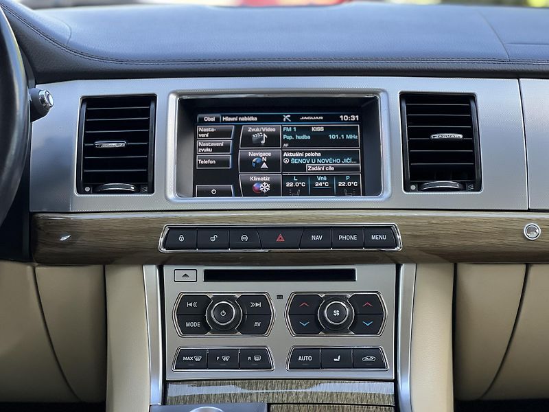 Jaguar XF 3.0D AUTOMAT KŮŽE NAVI KAMERA  - fotka 23 z 51