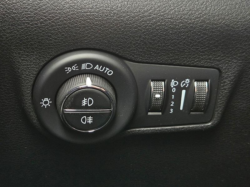 Jeep Compass 1.3 T4 96kw, Limited, 1.maj. - fotka 16 z 35