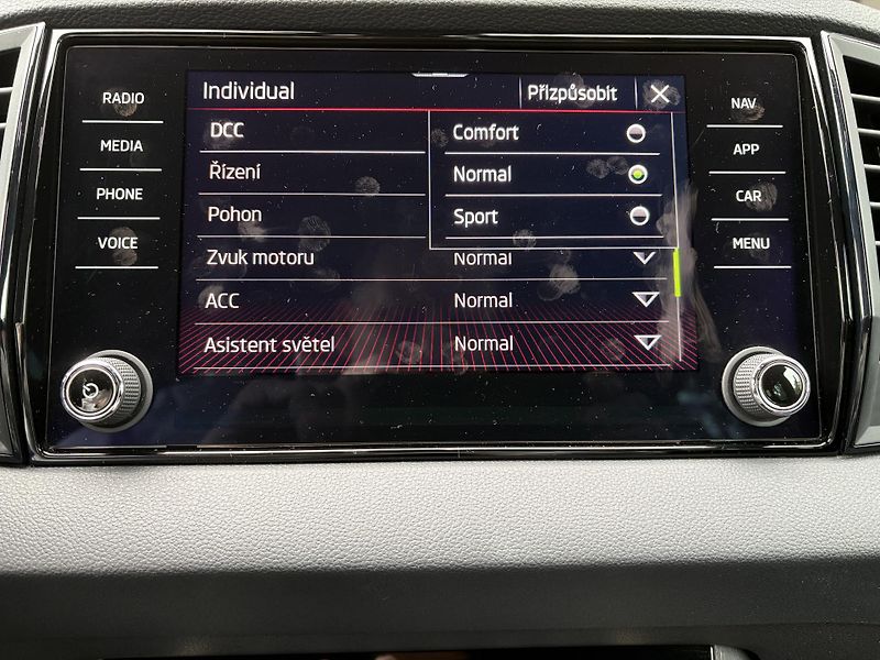 Škoda Karoq (2022) 2.0TSi 140kW 4x4SPORTLINE      - fotka 42 z 45