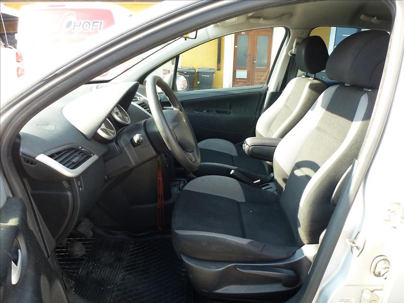 Peugeot 207 1,4 - fotka 18 z 43