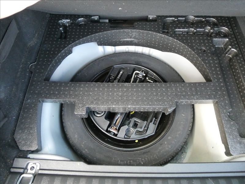 Peugeot 2008 1,2 PureTech 60kW - fotka 19 z 38