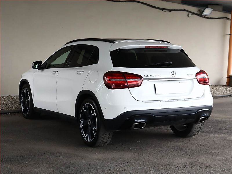 Mercedes-Benz GLA (2018) AMG line 220 4MATIC, 4X4 - fotka 4 z 22