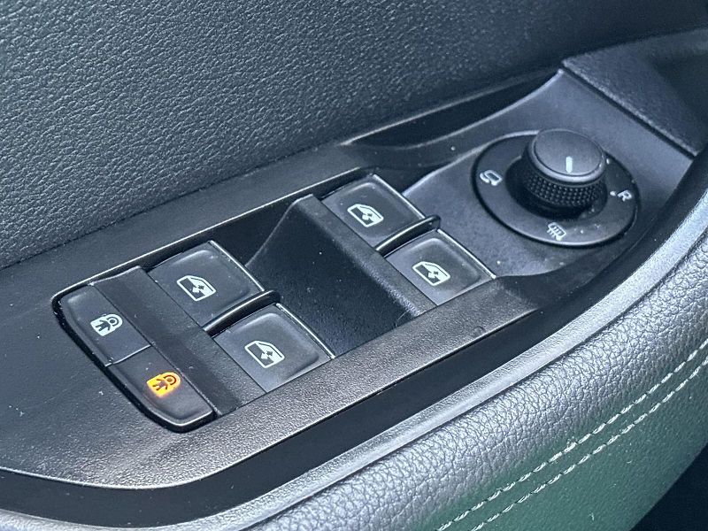 Škoda Superb (2021) Combi 2.0 TDI 4x4 DSG L&K - fotka 17 z 30