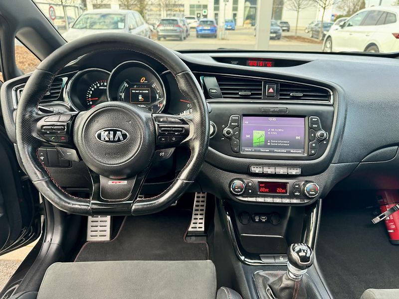 Kia Ceed (2016) 1.6 T-GDI 150kW GT Plus RECARO - fotka 12 z 25