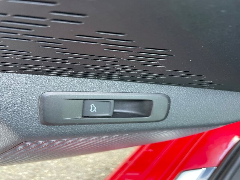 Škoda Octavia (2025) COMBI SPORTLINE 1,5 TSI M-HEV - fotka 30 z 50