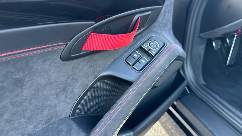 Porsche Cayman GT4 - fotka 28 z 30