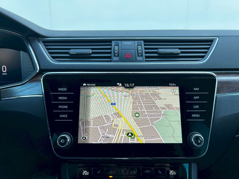 Škoda Superb (2021) Combi 2.0 TDI 147kW 4x4 DSG Sc - fotka 16 z 35