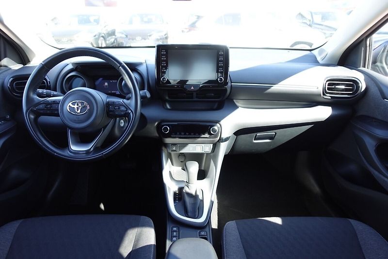 Toyota Yaris ZLEVNĚNO 1,5 HSD Comfort Style - fotka 16 z 28