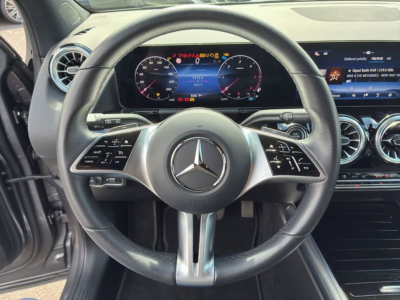 Mercedes-Benz GLA 200 d - fotka 18 z 28