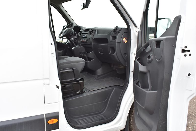 Renault Master 2,3 DCi L3H2,AC,DPH,AT,AKCE! - fotka 12 z 13