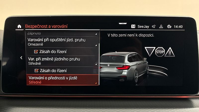BMW Řada 5 540i AUT xDrive M-paket Tourin - fotka 28 z 34