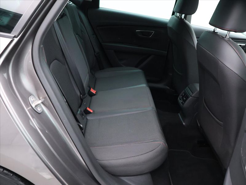 Seat Leon 1,4 TSI 110kW FR Dynamic sr.kn - fotka 12 z 26