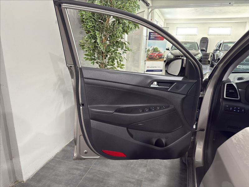 Hyundai Tucson 2,0   CRDI 4X4 136KW PREMIUM - fotka 6 z 38