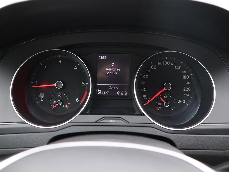 Volkswagen Passat 2,0 TDI 110kW Highline LED - fotka 15 z 24