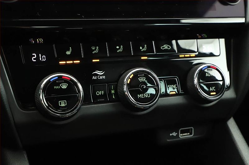 Škoda Octavia (2019) 1.5 TSI, Automat, Kůže, Navi - fotka 18 z 20