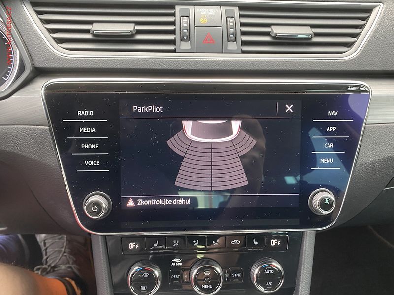 Škoda Superb (2020) 2.0 TDi, Style, LED, navi - fotka 17 z 18