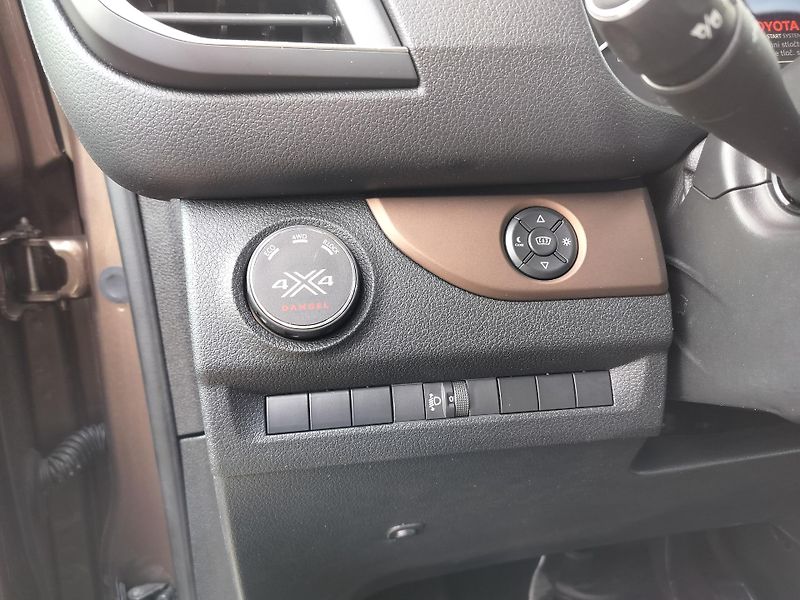 Toyota ProAce Verso 4x4 kůže, navi,  8 míst, tažné - fotka 11 z 30