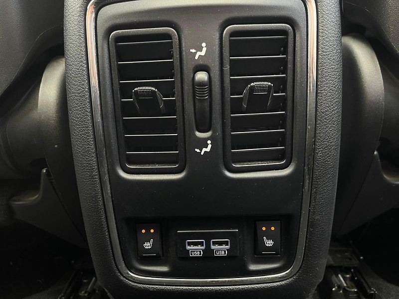 Jeep Grand Cherokee Overland, 1. maj. TZ,PANO,DPH - fotka 10 z 25