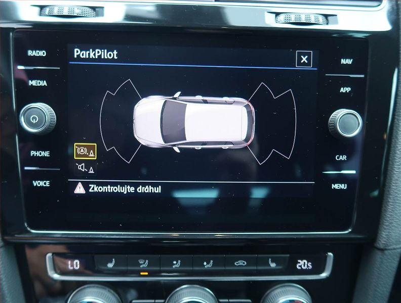 Volkswagen Golf (2017) 1.5 TSI, Navi, Tempomat - fotka 17 z 17