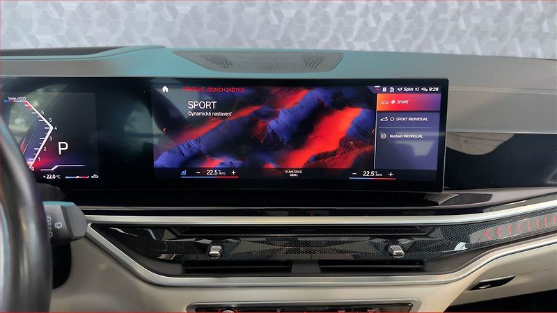 BMW X7 (2023) xDrive40i - fotka 8 z 24