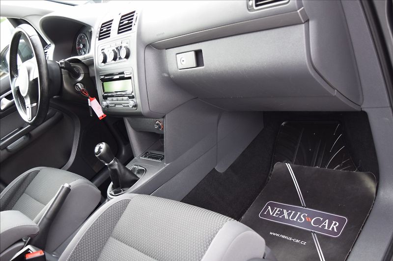 Volkswagen Touran 1,6 TDI 77KW BIXENON TAŽNÉ - fotka 36 z 40