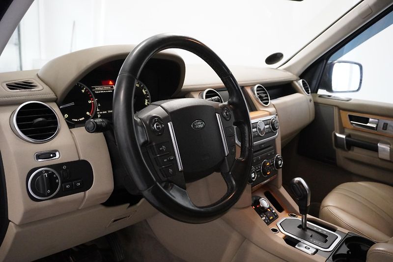 Land Rover Discovery DISCOVERY 4  3,0D SDV6 HSE 4WD - fotka 15 z 34